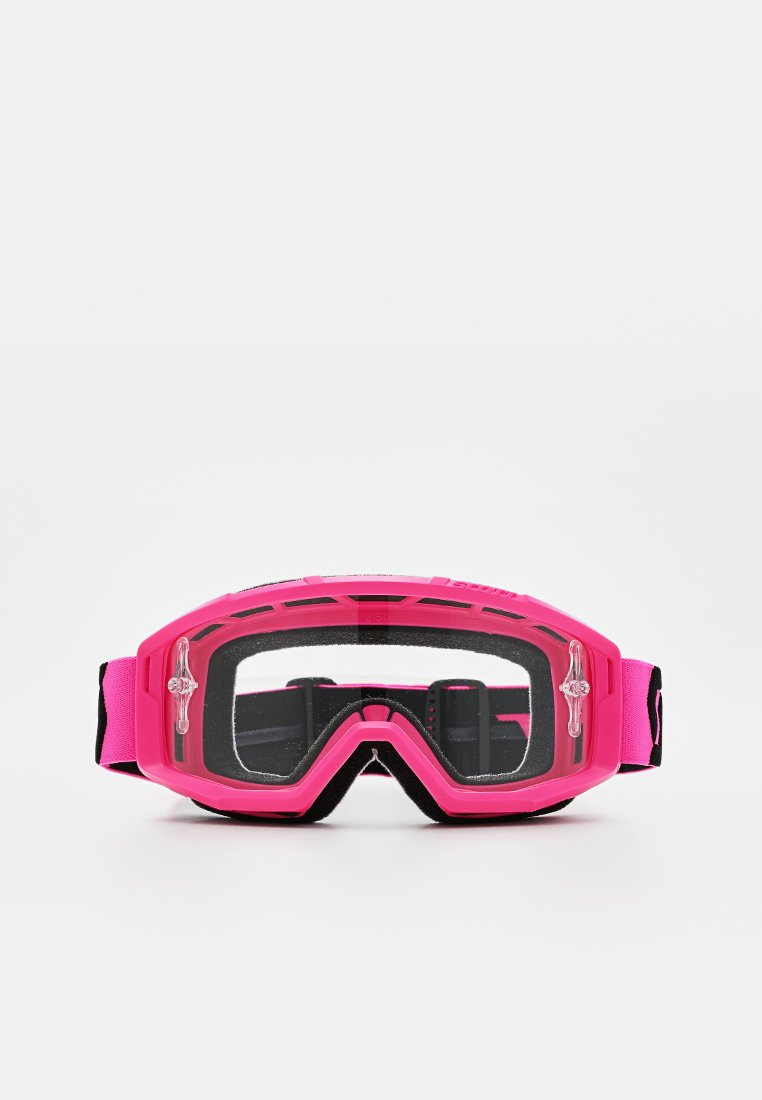 Różowe gogle narciarskie z elastycznym szkieletem, przezroczystą soczewką i czarnym regulowanym paskiem. Posiadają otwory wentylacyjne i wyściełane wnętrze dla komfortu.