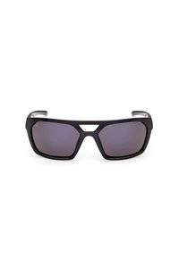Lunettes de soleil sportives noires avec des verres sombres angulaires et un détail unique découpé sur le pont, présentées sur fond blanc.