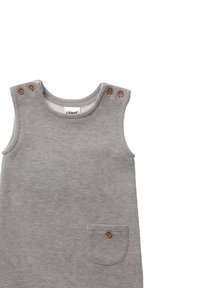 Graues ärmelloses Kleid aus weichem Stoff, mit rundem Ausschnitt, zwei braunen Knopfakzenten an den Schultern und einer Vordertasche mit Knopf.