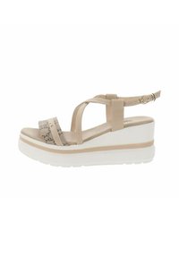 Sandali platform beige con una cintura texturizzata a motivo serpente e fibbia alla caviglia regolabile. Suola bianca con un sottile accento beige.