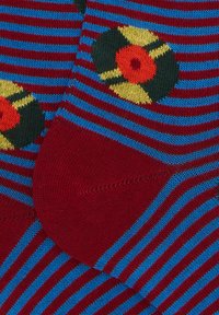 Calzini a righe rosse e blu con una grafica di un disco in vinile con centro giallo e accenti rossi, realizzati in morbido e elastico materiale a maglia.