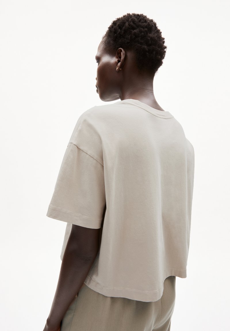 Damen T-Shirts | ARMEDANGELS CHAARLOTTE T-Shirt basic light desert/beere-meliert - BQ39577 Damen T-Shirts | ARMEDANGELS CHAARLOTTE T-Shirt basic light desert/beere-meliert - BQ39577
