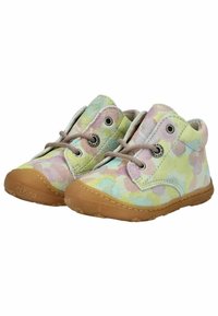 Scarpe per bambini con una tomaia colorata a motivo floreale in tonalità pastello di verde, rosa e blu. Presentano un design con lacci e una suola in gomma.