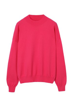 Pull rose en maille avec col haut, épaules tombantes et poignets et ourlet côtelés. Texture douce et coupe décontractée.