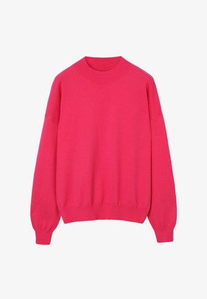 Pull rose en maille avec col haut, épaules tombantes et poignets et ourlet côtelés. Texture douce et coupe décontractée.
