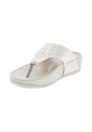 Sandalia de cuña blanca con parte superior de piel perforada y tira entre los dedos, diseñada para uso casual y comodidad.
