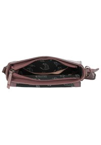 Borsa a tracolla in pelle rosa con chiusura a zip. L'interno presenta una fodera nera decorata con motivi animali. Design aperto, tracolla regolabile.
