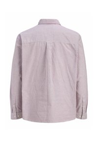 Chemise à manches longues avec fines rayures verticales rouges et blanches, vue de dos avec un col ouvert et des poignets boutonnés.