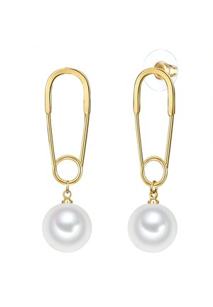 Guldtonede øreringe med design af sikkerhedsnål, med en stor blank hvid perle hængende fra en cirkulær løkke. Gennemsigtig backing inkluderet.