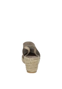 Thumbnail Image 3