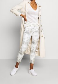 Kaffe Maglione - white
