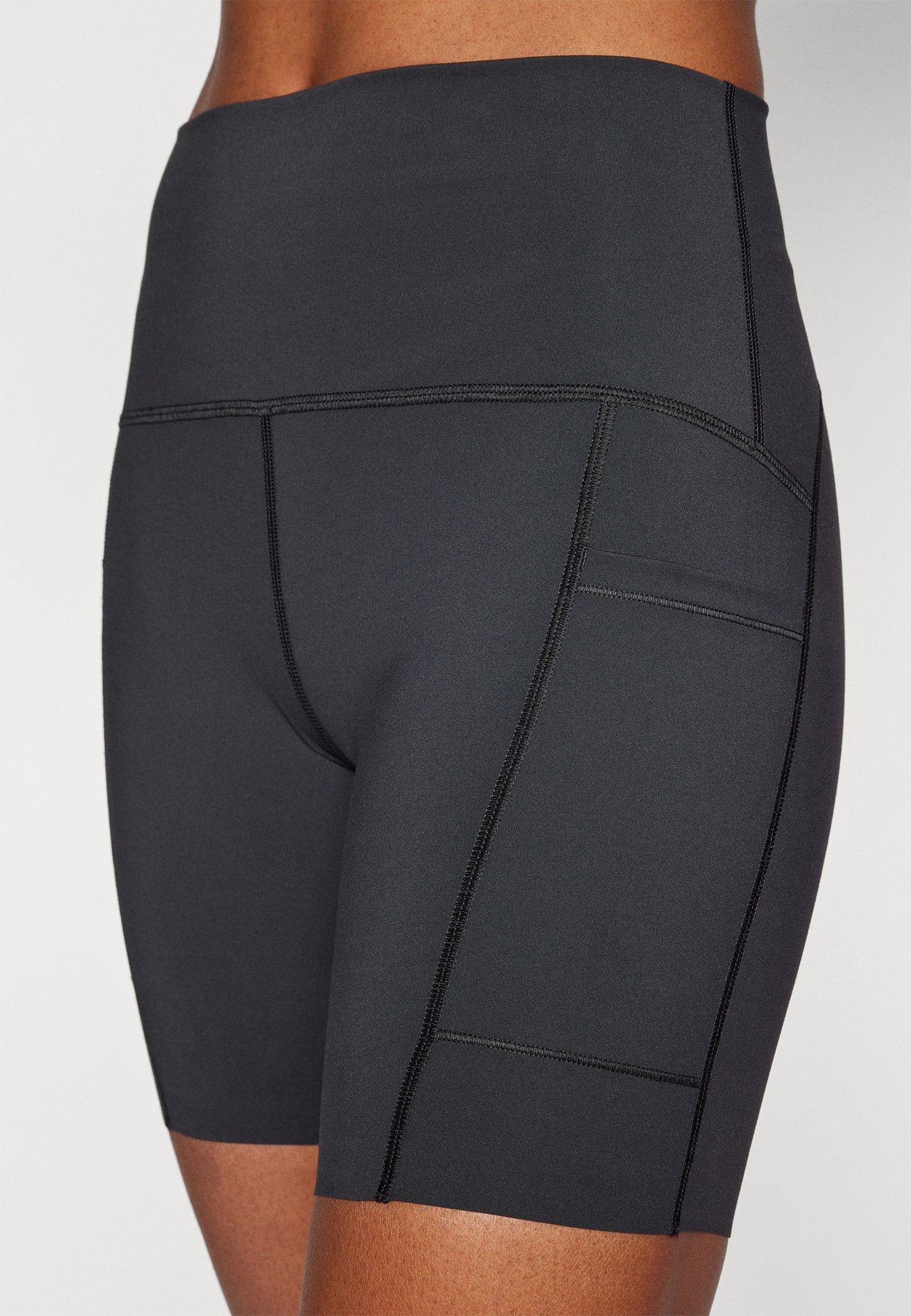 SLEEK POCKET HIGH RISE SHORT