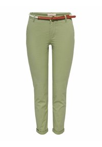 Chinos verts à coupe slim, avec des ourlets roulés, une ceinture marron et une texture douce et lisse. Comprend une fermeture éclair sur le devant et deux poches latérales.