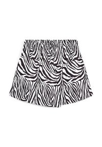 Pantaloni corti a strisce zebrate in bianco e nero con vita elastica, realizzati in un materiale leggero e con una vestibilità comoda. Pieghe accentuate.