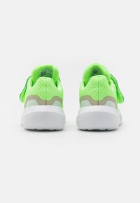 adidas Performance RUNFALCON 3.0 AC I - Zapatillas running asfalto - green spark/core black/putty grey