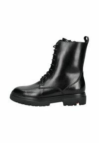 Bottines en cuir noir avec un bout rond, un laçage sur le devant, un col rembourré et une semelle en caoutchouc texturée. Dispose d'une languette à l'arrière.