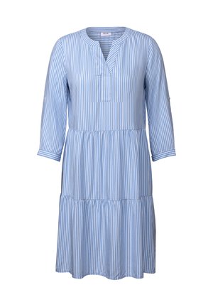 Blauwe gestreepte jurk met een gespreide kraag, driekwart mouwen en een gelaagde rok. Gemaakt van lichte stof. Beschikt over een voorzak.