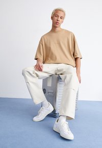 adidas Originals HANDBALL SPEZIAL - Sapatilhas - footwear white/off-white