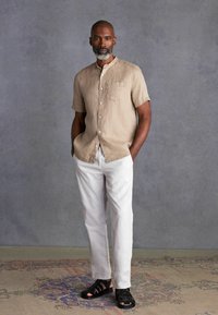 Next SIGNATURE SHORT SLEEVE  - Vapaa-ajan kauluspaita - neutral