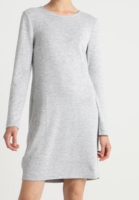Vero Moda Stickad klänning - mottled light grey