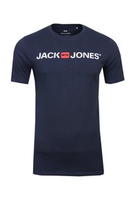 Navyblaue Baumwoll-T-Shirt mit kurzen Ärmeln und Rundhalsausschnitt. "JACK & JONES" in Weiß und Rot über die Brust gedruckt.
