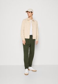 BOSS HADIKO - Treniņtērpa apakšdaļas - open green