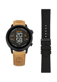 Smartwatch Timberland s hnedým koženým remienkom, ktorý zobrazuje čas, dátum, srdcovú frekvenciu, kalórie, kroky, nadmorskú výšku, tlak vzduchu a extra čierny remienok.