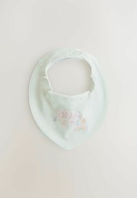 Bavoir en vert menthe en forme de bandana, avec un texte brodé multicolore "petite sœur" et un petit détail en arc-en-ciel. Texture de tissu douce.