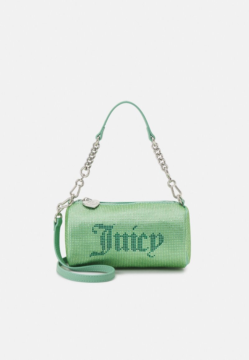 Petit sac à main cylindrique vert avec poignée en chaîne argentée, bandoulière réglable, et le mot "Juicy" en strass vert foncé sur le devant.