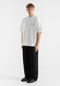 Don't Waste Culture - CAELARA UNISEX - Print T-shirt - off white Thumbnail Image 1