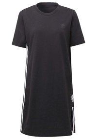Svart Adidas knälång T-shirtklänning med korta ärmar, vita sidostreck och logotyp på bröstet och nedre sidan.