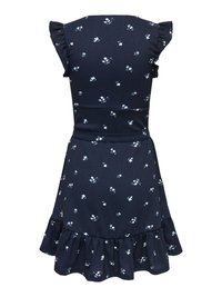 Robe bleu marine avec motif floral blanc, manches courtes volantées, taille cintrée et ourlet volanté.