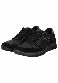 Sneakers in suede nera con un design a collo basso, caratterizzati da cuciture bianche a contrasto, chiusura con lacci e una cerniera laterale per un facile accesso.