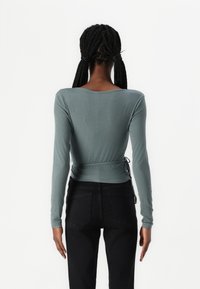 Even&Odd Pikkade varrukatega topp - dark green