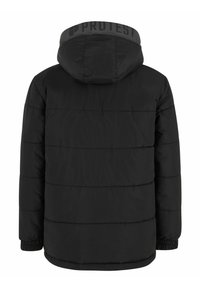 Schwarze gepolsterte Jacke mit Kapuze, ausgestattet mit einem horizontalen Steppdesign, elastischen Bündchen und "PROTEST"-Branding am hinteren Kragen.
