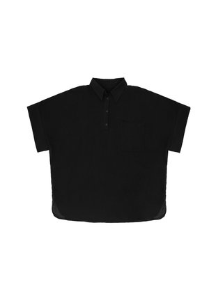 Czarna koszula z krótkim rękawem, kołnierzykiem, listwą z guzikami, pojedynczą kieszenią na piersi i zaokrąglonym dołem. Wykonana z lekkiego materiału o luźnym kroju.