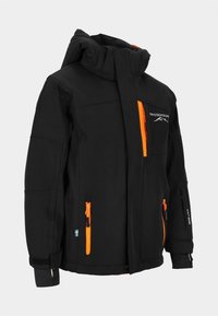 Veste noire avec une capuche réglable, dotée de zips et d'accents orange vif. Le matériau semble doux avec un design élégant et sportif.