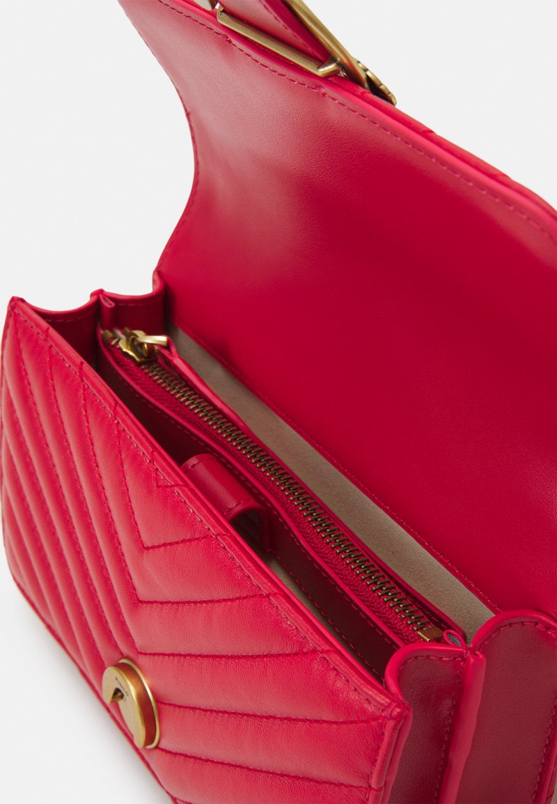 Damen Handtaschen | Pinko LOVE MINI ICON V QUILT Umhängetasche red/rot - PB85444 Damen Handtaschen | Pinko LOVE MINI ICON V QUILT Umhängetasche red/rot - PB85444