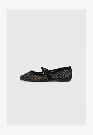 Ballerines noires avec empilage en mesh et une boucle décorative. Bout rond, tige légèrement texturée, semelle plate avec un minimum de détails.