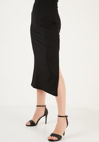 LELA SLIM FIT SET - Bluza - black