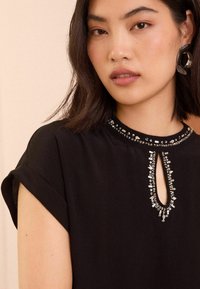 Love & Roses ROLL SLEEVE - REGULAR FIT - Blúz - black beaded