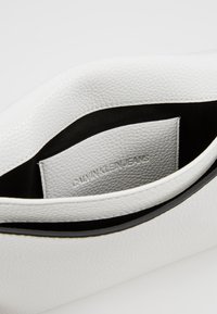 Calvin Klein Jeans Borsa a tracolla - white