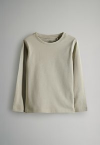 Langarmshirt aus weicher, hellbeiger Baumwolle. Rundhalsausschnitt mit minimaler Naht. Gerader Schnitt mit einer lockeren Passform. Keine Muster oder Akzente.