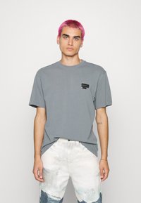 Only & Sons ONSOSRIS LIFE REDACT TEE - T-shirt estampada - stormy weather