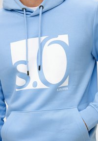 s.Oliver MIT LABEL - Sportinis megztinis - hellblau