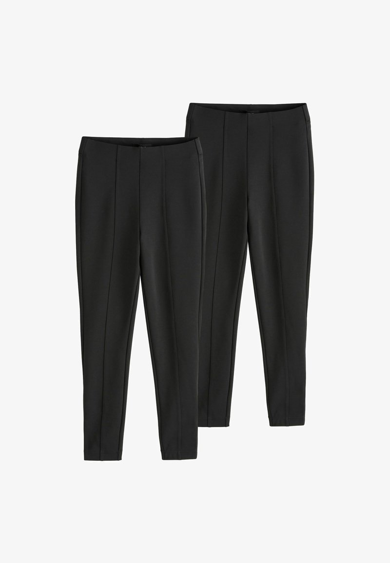 Pantalon noir extensible avec une coupe ajustée, des jambes fuselées et deux plis avant à la taille. Pas de détails apparents, texture lisse.