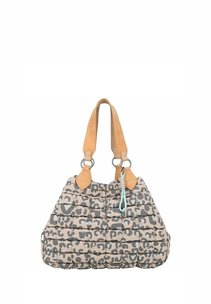 Sac fourre-tout matelassé beige avec imprimé léopard gris, doté de poignées en simili cuir beige, de quincaillerie argentée et d'une touche décorative bleu clair.