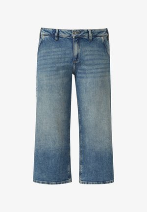 Hellblaue Denim-Jeans mit weitem Bein und rohem Saum, ausgestattet mit vorderen Taschen, einem Knopfverschluss und subtiler Ausbleichung für Textur und Tiefe.