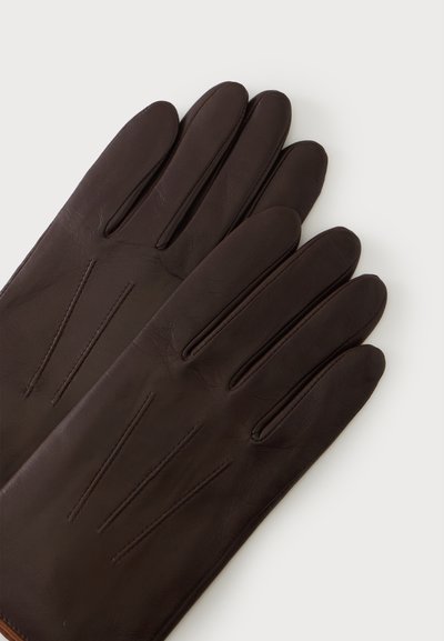 Paire de gants en cuir marron foncé avec des coutures décoratives au dos, posés à plat sur un fond blanc.