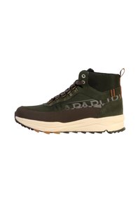 Sneaker alta verde scuro con accenti marroni, suola spessa bianca, occhielli in metallo e testo con marchio sul lato.